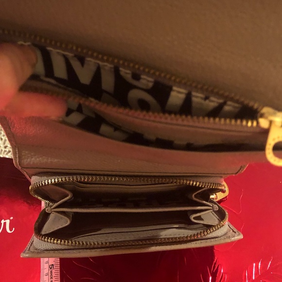 MARC JACOBS TAUPE GREY LEATHER WALLET CROSSBODY
